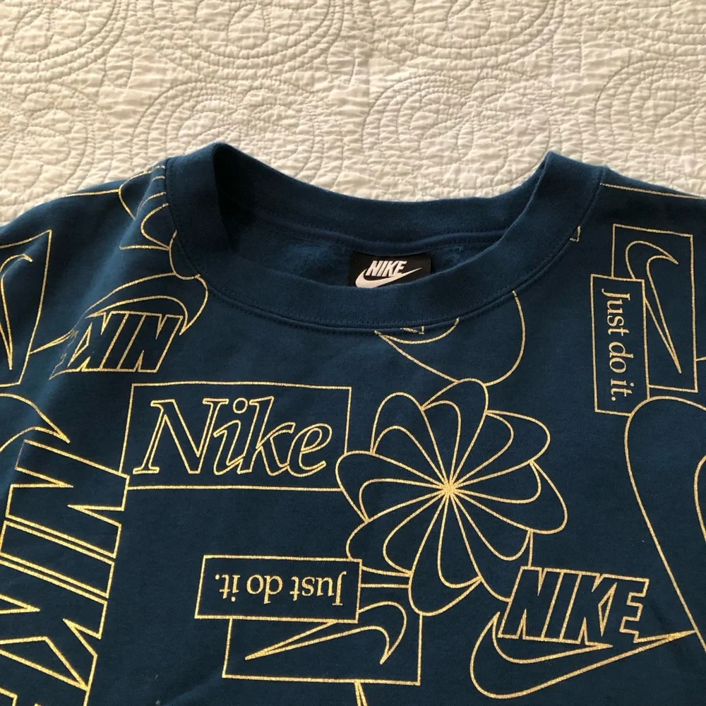 Nike Icon Clash All Over Print sweatshirt. Size large.